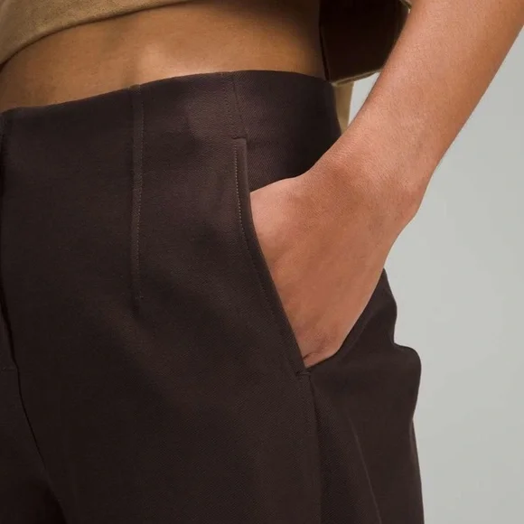 Lululemon Espresso Utilitech Relaxed Mid-Rise Trouser 7/8 Length | Size 6, 28” - Picture 3 of 7